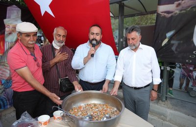 Bayraklı Belediyesinden aşure etkinliği